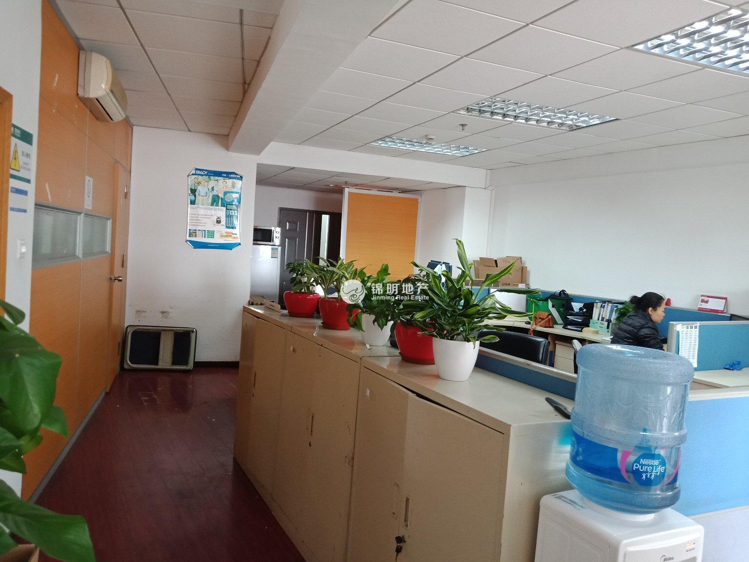 万体馆徐汇晶典大厦158平米写字楼出租